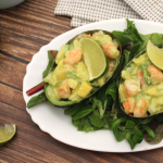 Deliciosa Receta de Ensalada de Gambas, Aguacate y Queso